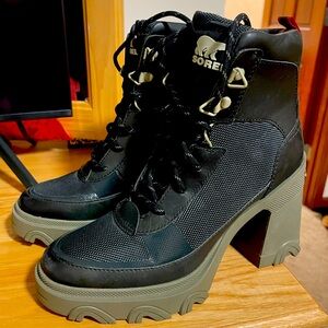 Sorel booties. Size 6